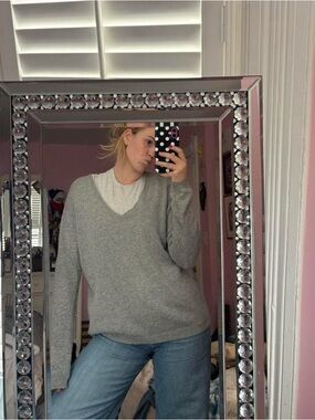 Brandy Melville Cozy Gray V-Neck Women's Sweater | OS